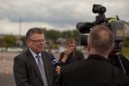 Olimpiečiai varžėsi automobilių slalomo trasoje