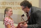 Konkurso "Piešiame sportą" laureatų apdovanojimai.