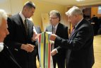 2010 11 19.  LTOK prezidentas Artūras Poviliūnas ir olimpiečiai sveikino VPU 75 -mečio proga.