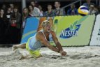 Baltojo tilto iki gilios nakties buvo žaidžiamas paplūdimio tinklinis