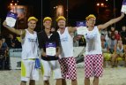 Baltojo tilto iki gilios nakties buvo žaidžiamas paplūdimio tinklinis