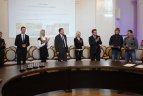 Apdovanoti geriausi 2010 m. mokiniai sportininkai ir komandos.
