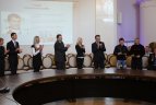 Apdovanoti geriausi 2010 m. mokiniai sportininkai ir komandos.