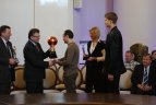 Apdovanoti geriausi 2010 m. mokiniai sportininkai ir komandos.