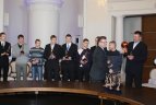 Apdovanoti geriausi 2010 m. mokiniai sportininkai ir komandos.