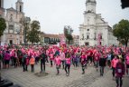 Rožinė bėgikų minia siekė atkreipti dėmesį į krūties vėžį