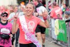 Bėgimo entuziastai ruošiasi "Pink Run su BENU" bėgimui.