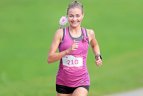 Bėgimo entuziastai ruošiasi "Pink Run su BENU" bėgimui.