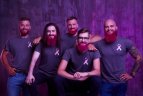 Bėgimo entuziastai ruošiasi "Pink Run su BENU" bėgimui.