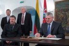 Bendradarbiavimo sutarties pasirašymas.