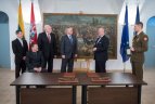 Bendradarbiavimo sutarties pasirašymas.