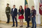 Apdovanojimų ceremonija prezidentūroje.