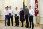 Apdovanojimų ceremonija prezidentūroje.