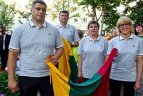Olimpiečiams įteikta Lietuvos žmonių sukurta trispalvė