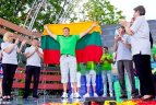Olimpiečiams įteikta Lietuvos žmonių sukurta trispalvė