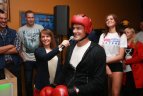 Žinomi krepšininkai ir futbolininkai atliko neįprastas užduotis