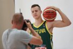 U-19 vaikinų krepšinio rinktinė - pasaulio čempionato fotosesijoje.