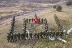 Vasario 16-ąją lenktynininkas B. Vanagas leido su kariais