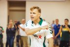 Futbolininkų ir krepšininkų akistata.