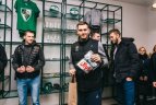 Žalgiriečiai didžiausios „Žalgirio“ atributikos parduotuvės atidaryme