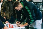 Žalgiriečiai didžiausios „Žalgirio“ atributikos parduotuvės atidaryme