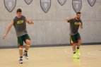 Tik 16-os krepšinį pradėjęs žaisti Lietuvos rinktinės kandidatas Antanas Gudaitis treniruotėse atiduoda visas jėgas.