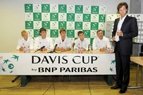 Prieš Daviso taurės mačą tenisininkams įteikta sėkmę atnešusi trispalvė ir pažadėtos premijos